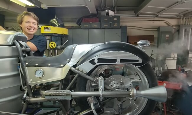 Парень из США сделал мотоцикл, который работает на пиве, скриншот: YouTube