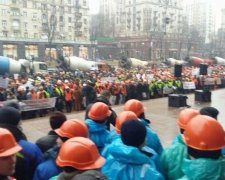 Строители митингуют под КГГА  (видео)