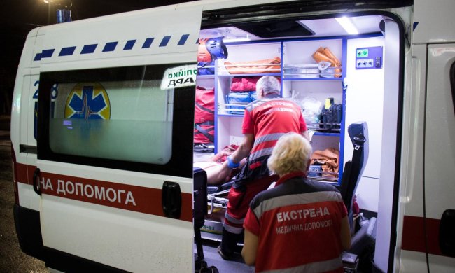 Київ вразила моторошна ДТП, легковик розірвало на частини: трупи валяються просто на асфальті, фото 18+