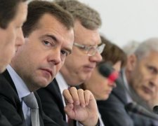 У Росії "поховали" Медведєва. Пішов 9 день