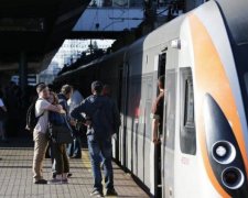 Через всю страну: Укрзализныця назначила дополнительный поезд 