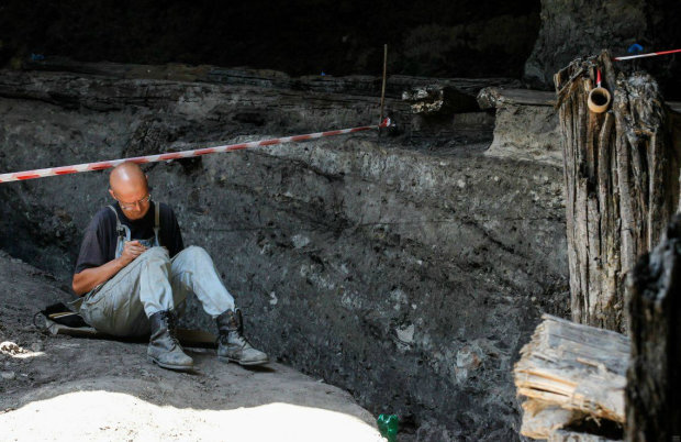У Києві знайшли найдавнішу вулицю: археологи втратили дар мови від кількості артефактів
