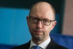 Розкішна відпустка Яценюка довела українців до сказу: "Це куля з лоба визирає чи щось інше з трусів?"