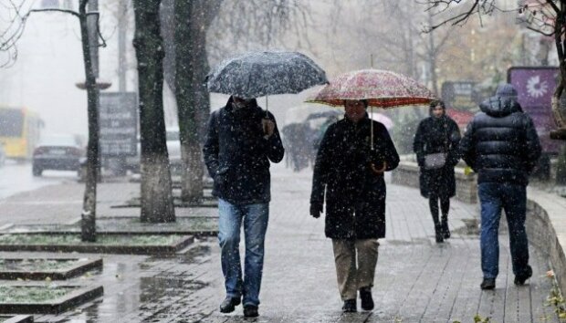 Українцям розповіли, коли чекати справжньої зими: "Дощі припиняться і почне холоднішати"