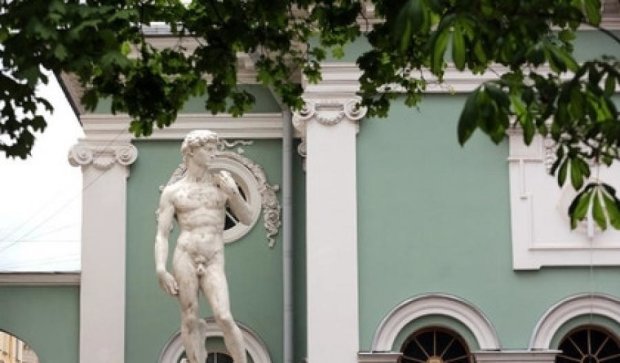 Питерской статуе Давида "долепят" одежду