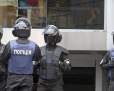 Відкрили кримінальну справу: до керівника Укрзалізниці прийшли з "вітанням"