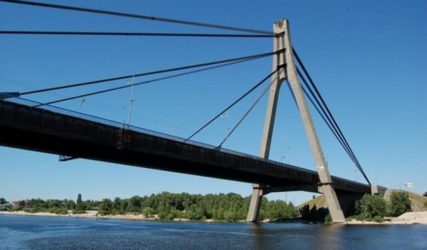 На выходных в Киеве перекроют половину мостов