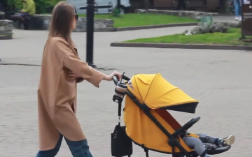 Украинка с ребенком. Фото: скрин youtube