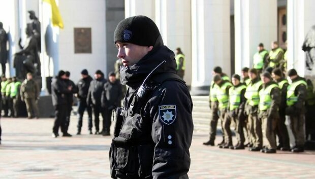 Перед встречей Зеленского с Путиным в Киев стянули силовиков: "Готовы защищать…"
