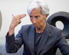 Самолет с руководителем МВФ на борту экстренно пошел на посадку