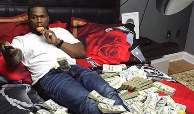 Зірковий репер 50 Cent «погорів» на фото з готівкою (фото)