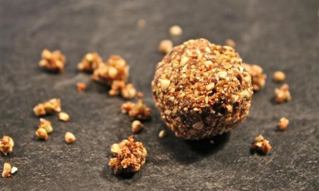 Топ рецептів енергетичних кульок, які зведуть вас з розуму