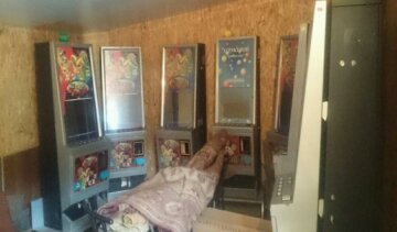Житель Черниговской области содержал дома казино с наркотиками
