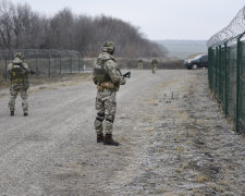 Головне за ніч: тиснява на кордоні та повернення комуністів