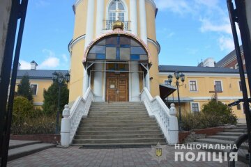 На Львівщині обікрали церкву, фото Національної поліції
