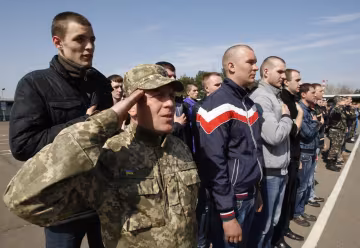 Обережно, фейк! Українців перед виборами лякають "драконівськими" правилами військкоматів