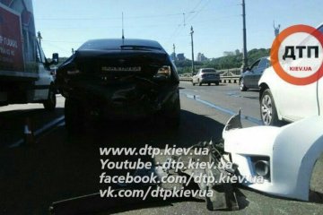 Міст Патона зупинився у величезному заторі (ФОТО)