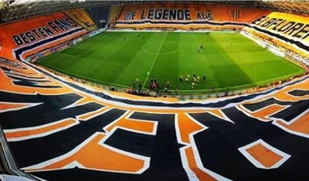 Фанати німецького "Динамо" накрили банером увесь стадіон (фото)
