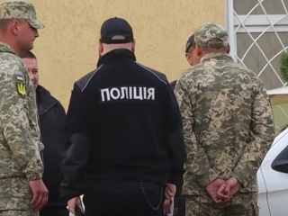 ТЦК та поліція Фото: скрін youtube