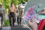 Пенсіонер тримає гривні в руках