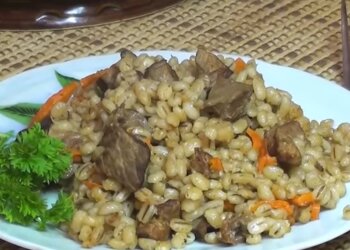 Перловка с мясом, фото: кадр из видео