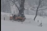 Франківчан засипало снігом посеред березня, комунальники клянуть погоду: "Валило чотири дні поспіль"