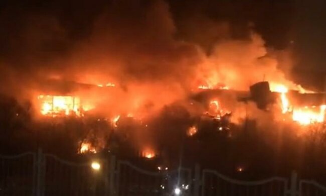 В Ужгороді загорівся машинобудівний завод
