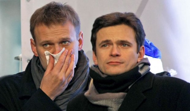 Россия должна оппозиционерам Навальному и Яшину 26 тысяч евро