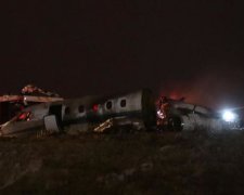 Літак з десятками пасажирів рухнув після злету