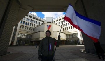 Российские паспорта в Крыму будут раздавать по "упрощенке"
