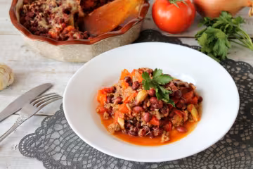 Универсальный рецепт мясного рагу с перцем, помидорами и баклажанами