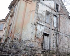 Пам'ятник архітектури перетворюється в руїни посеред Львова