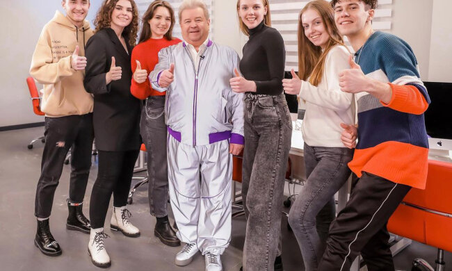 "Пять "Поплавских" из пяти": поющий ректор выжал из молоденьких девушек максимум