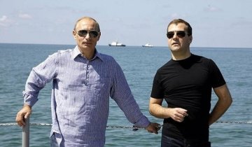 Оксамитовий сезон: Путін приїхав до Криму разом з Медведєвим