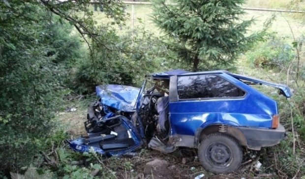 Жахлива аварія на Закарпатті: загинув пасажир