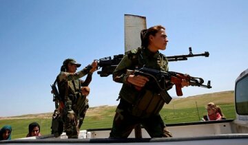 Как сирийские женщины воюют с оружием в руках (фото)
