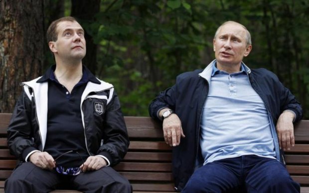 Путин и Медведев в Крыму: фото сладкой парочки