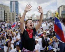 Жінки Венесуели не припиняють протестів проти репресій