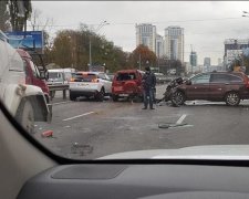 Масштабное ДТП парализовало центр Киева