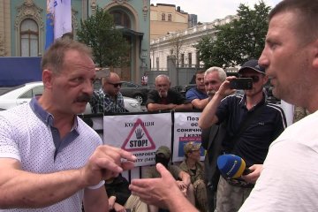 "Нах*й пошел бегом!" - депутат Барна рассказал журналисту о своей работе