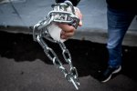 Як собаку: невдалий депутат посадив 10-річного сина на ланцюг і морив голодом