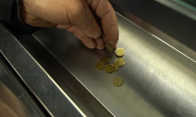 Монети. Фото: скрін youtube