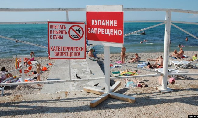 Оккупанты массово закрывают пляжи в Крыму: людей не пускают к воде, что происходит