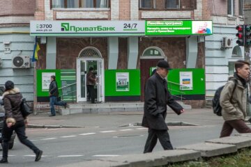 ″Нехай руки у того щура відсохнуть, що зробив це″: ПриватБанк ″обікрав″ багатодітного батька