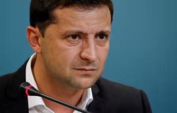 "Филейный набор из случайных ребят", - украинцам показали, что у Зеленского постоянно падает