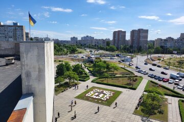 В Киеве создали цветник, посвященный легендарному самолету "Мрия"