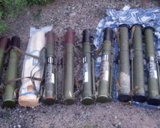 Біля траси Артемівськ-Дебальцеве відшукали арсенал зброї (фото)