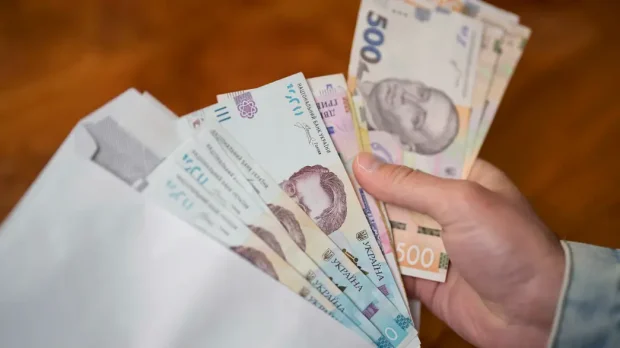 Украинцам будут платить 10 800: стартует регистрация в помощь