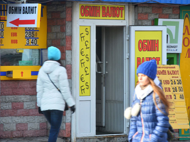 Курс долара на 20 березня полоскоче нерви українцям