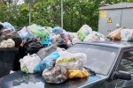 Автомобіль киянина перетворили на сміттєвий бак: "За що?"